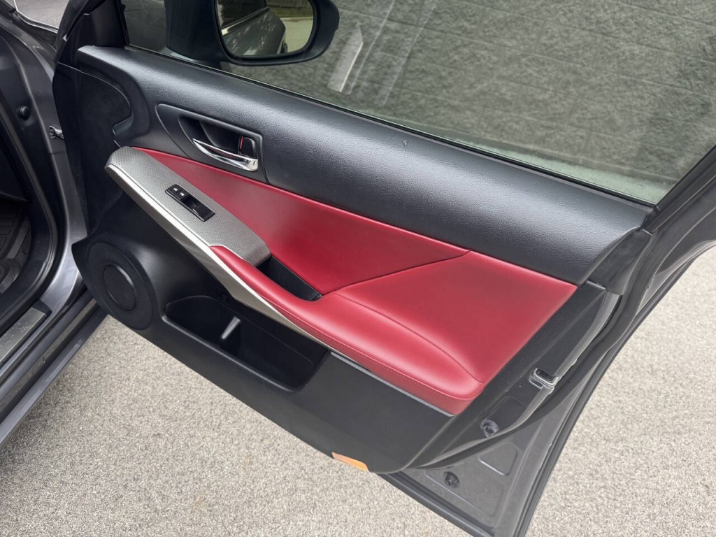 2015 Lexus IS 250 Image 24
