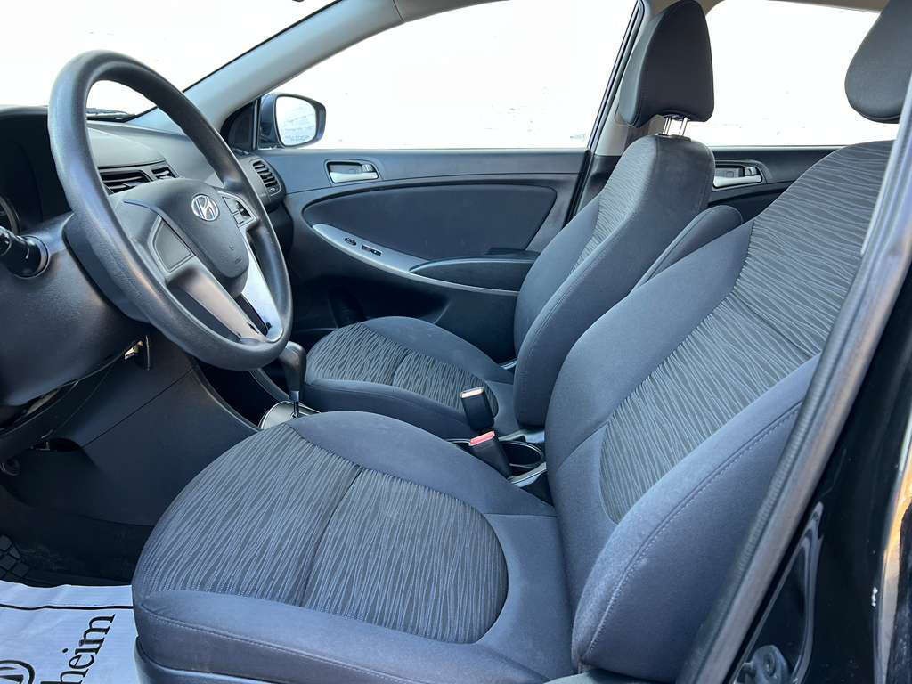 2015 Hyundai Accent Image 14
