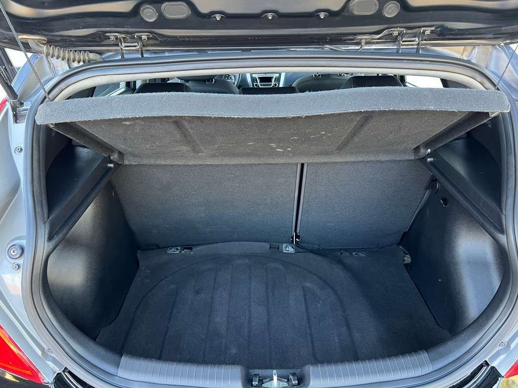 2015 Hyundai Accent Image 16