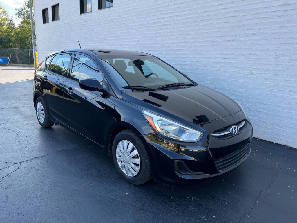 2015 Hyundai Accent Image 17