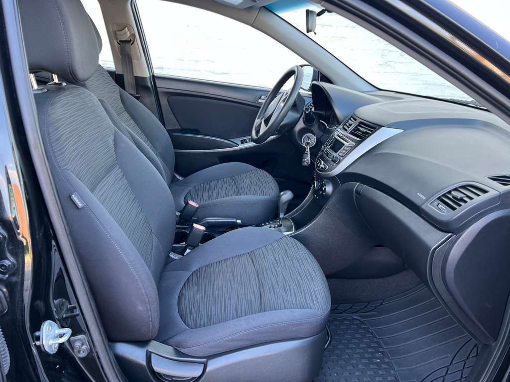 2015 Hyundai Accent Image 19