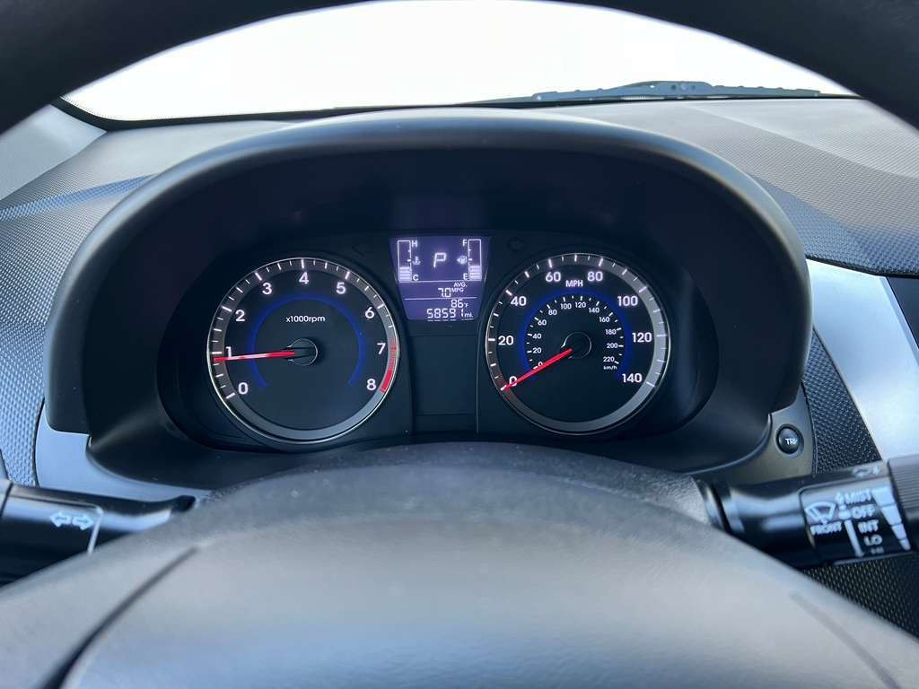 2015 Hyundai Accent Image 24