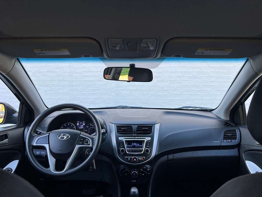 2015 Hyundai Accent Image 26