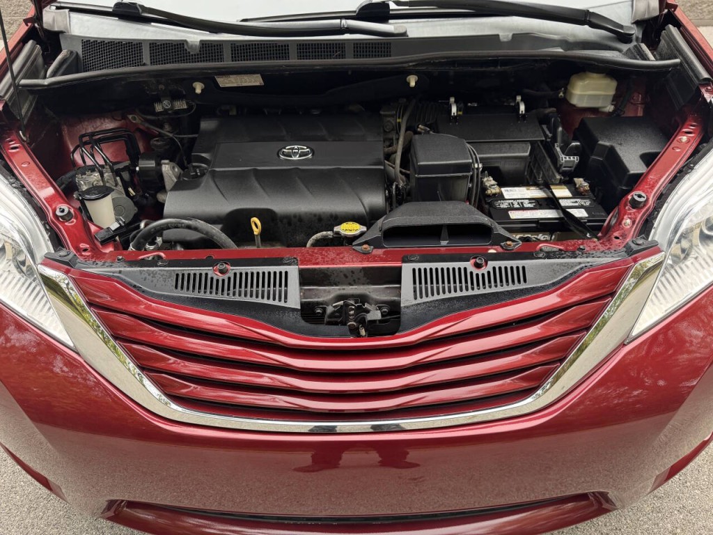 2016 Toyota Sienna Image 4