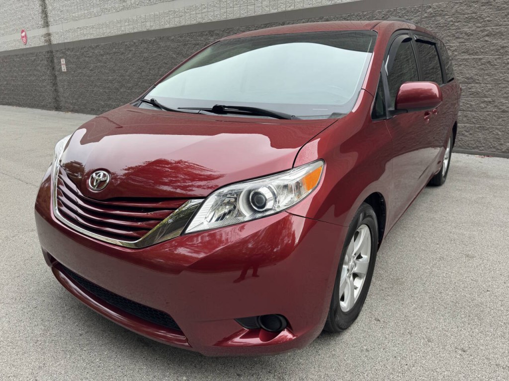 2016 Toyota Sienna Image 5