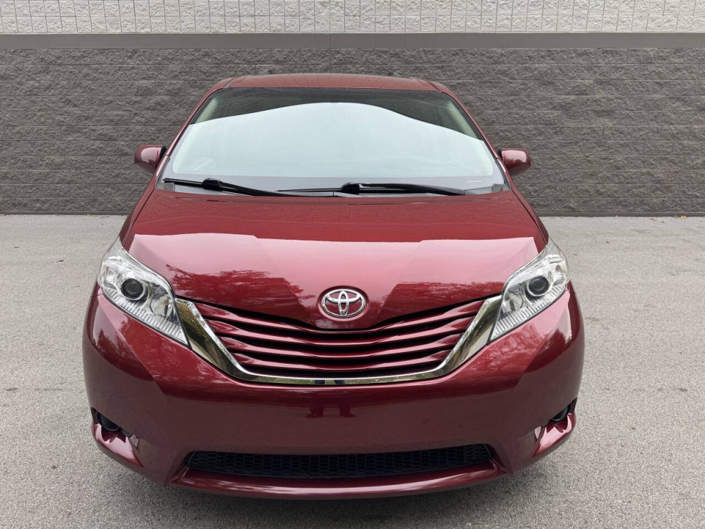 2016 Toyota Sienna Image 6