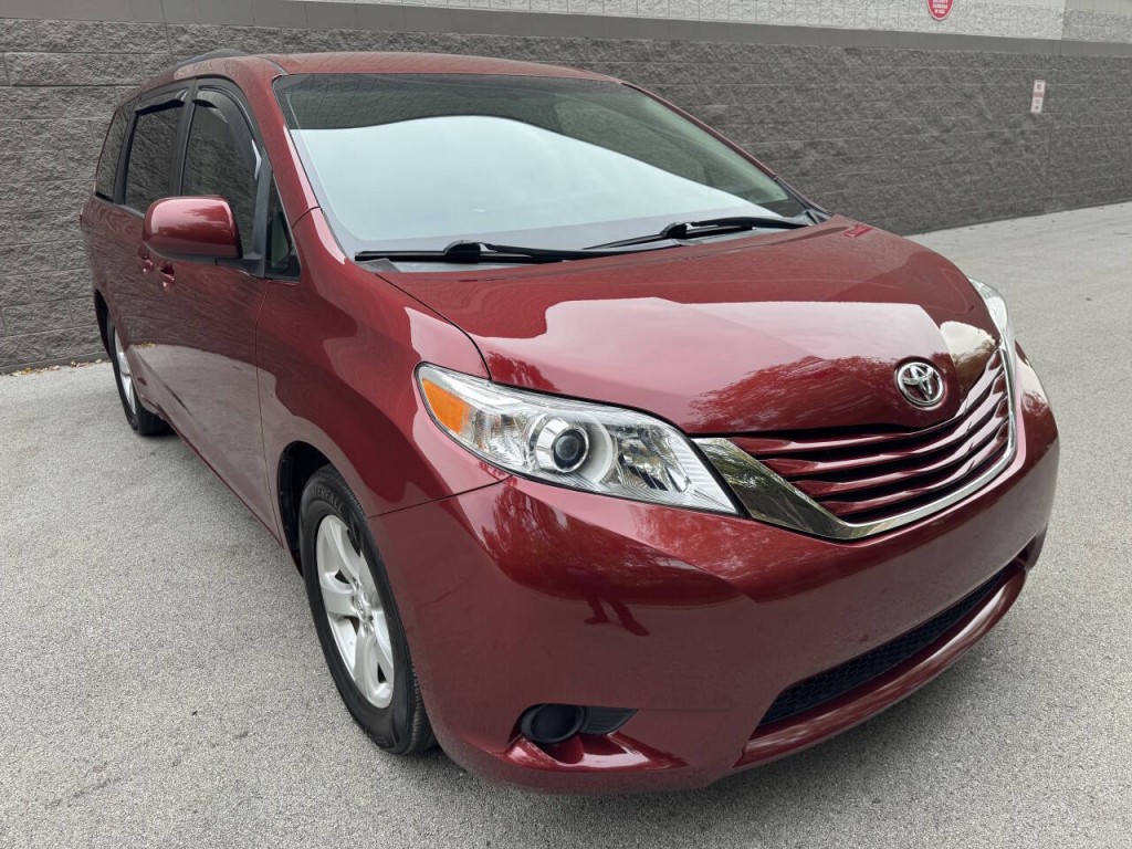 2016 Toyota Sienna Image 7