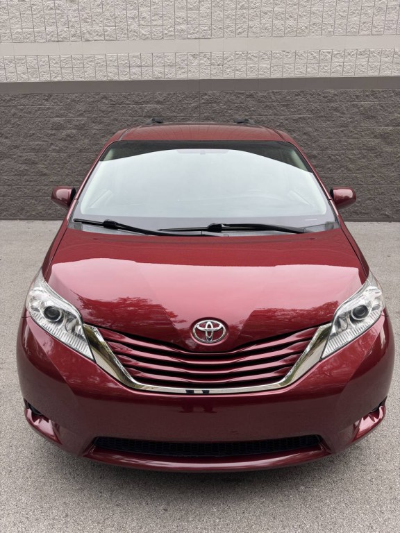 2016 Toyota Sienna Image 8