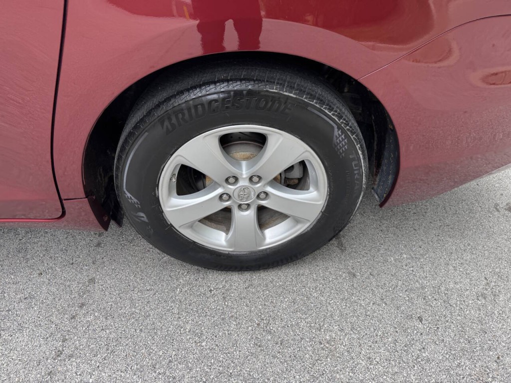2016 Toyota Sienna Image 18