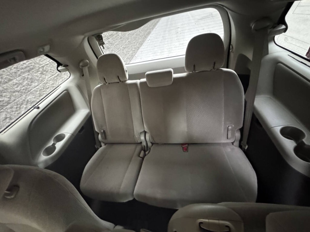 2016 Toyota Sienna Image 26