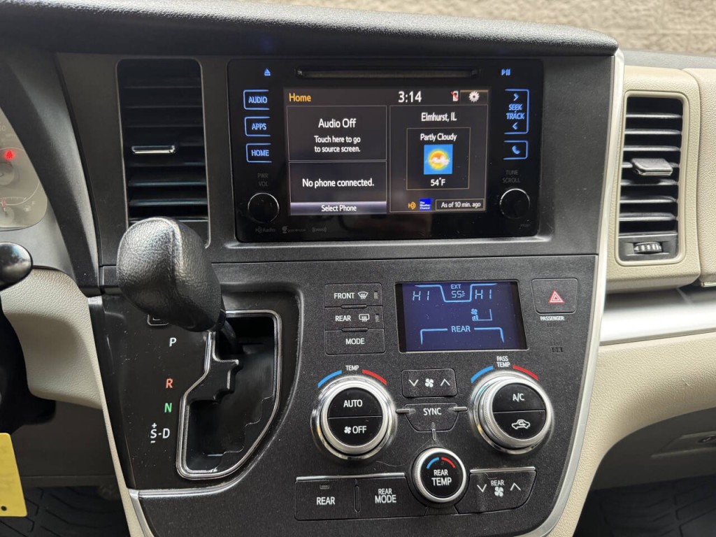 2016 Toyota Sienna Image 28