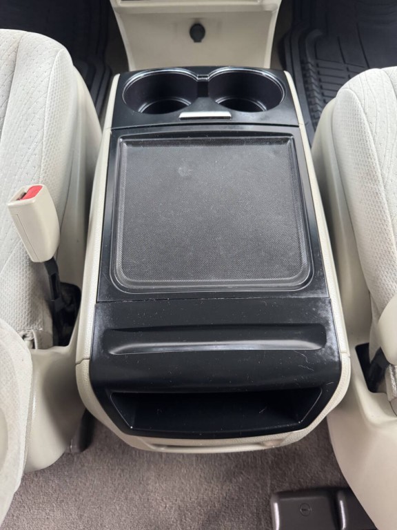 2016 Toyota Sienna Image 29