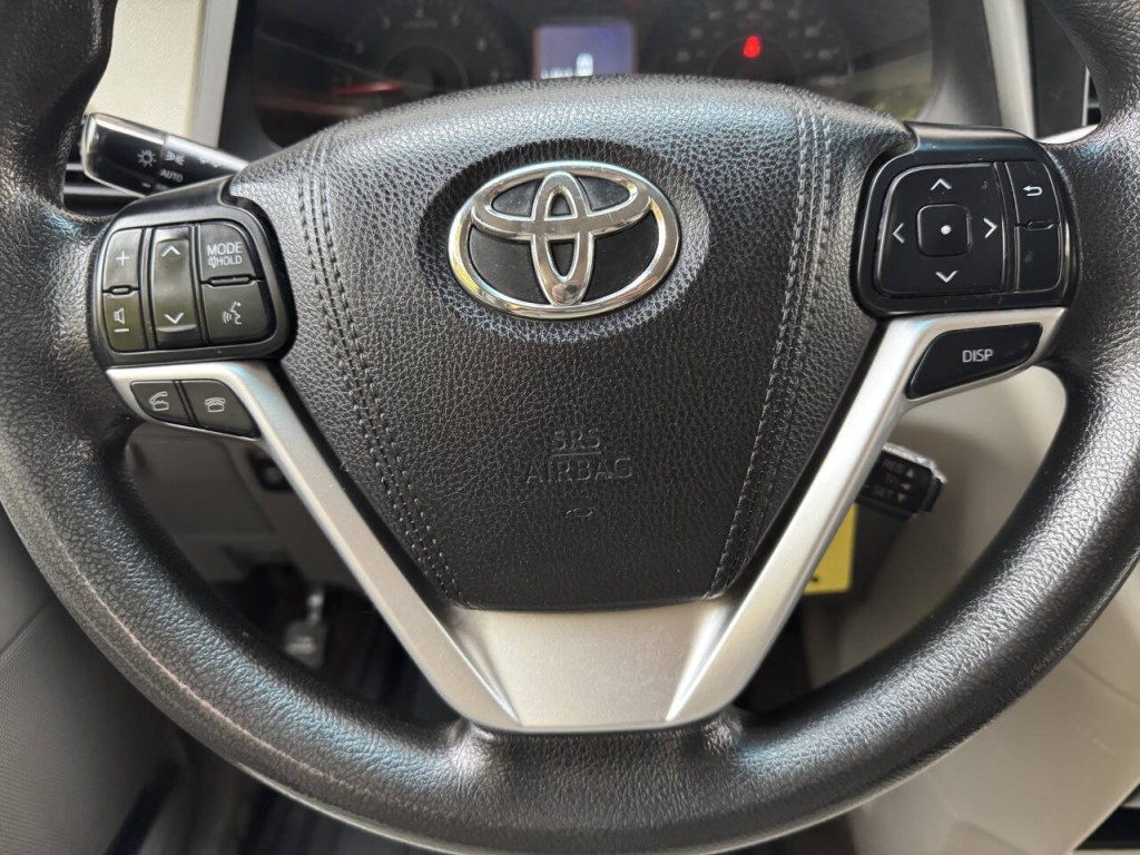 2016 Toyota Sienna Image 30