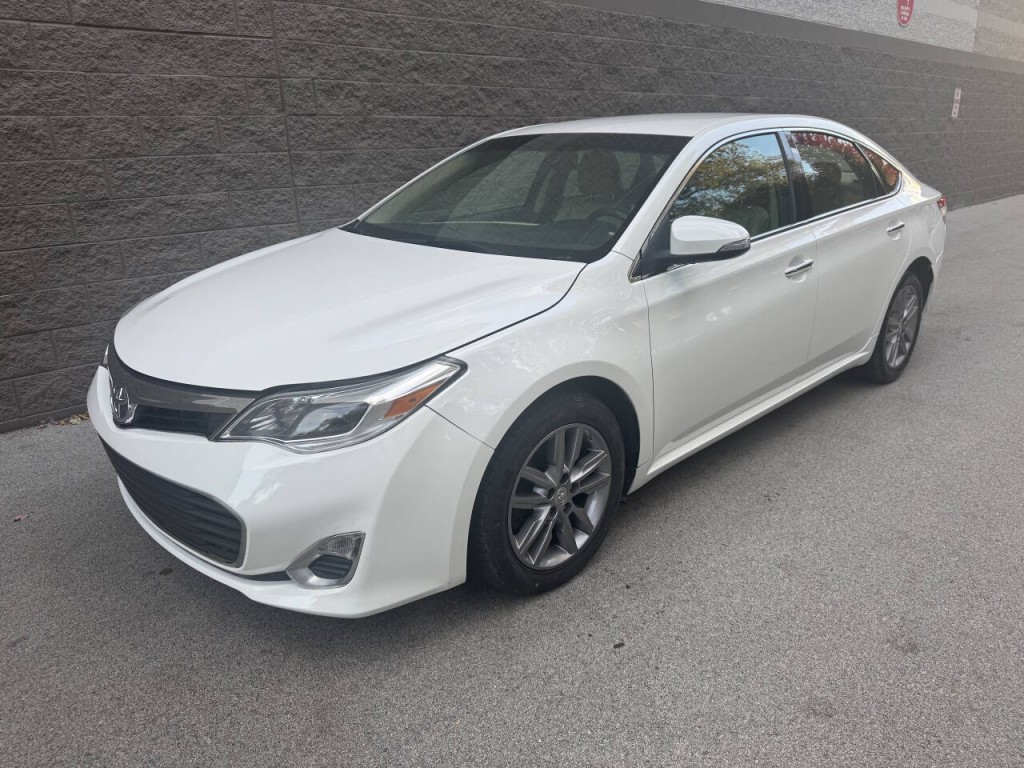 2015 Toyota Avalon Image 1