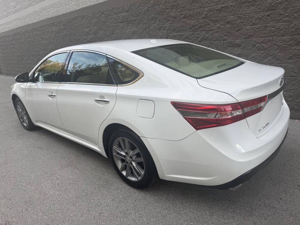 2015 Toyota Avalon Image 3