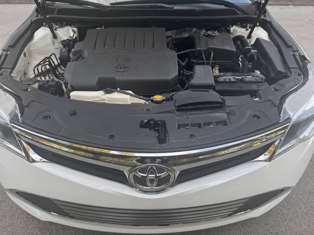 2015 Toyota Avalon Image 4