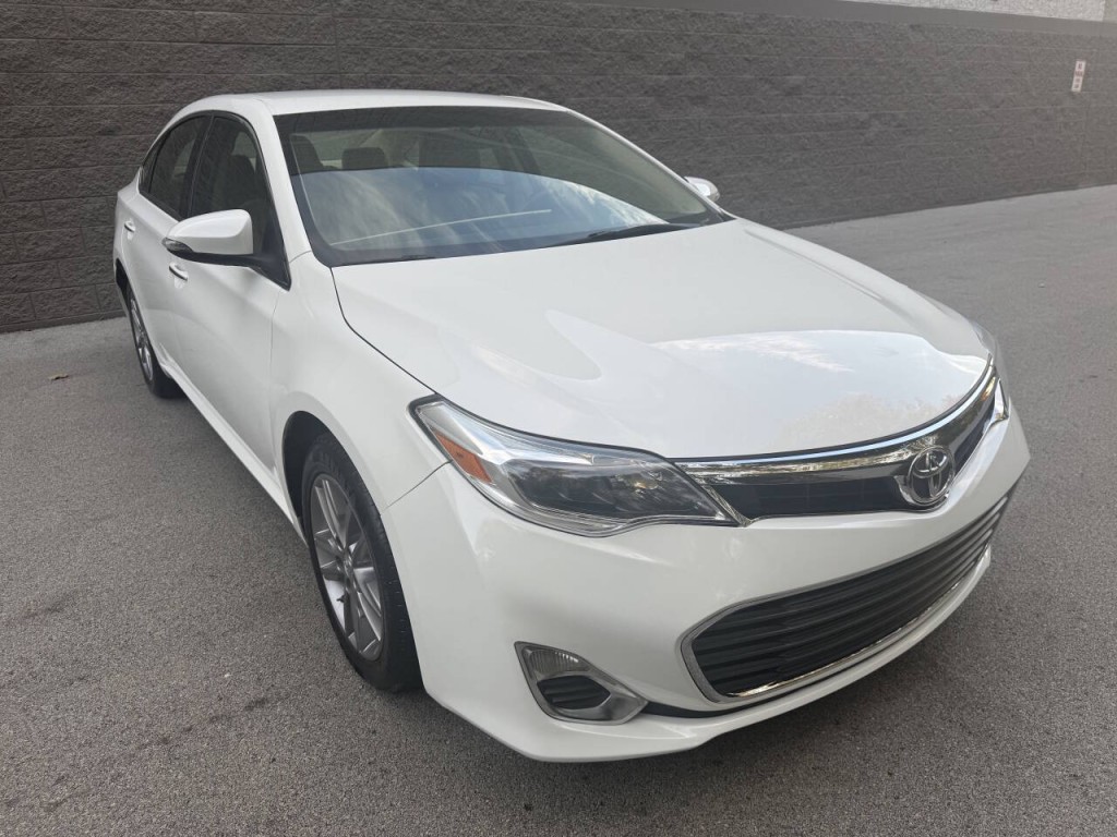 2015 Toyota Avalon Image 7