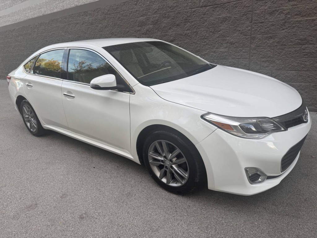 2015 Toyota Avalon Image 8