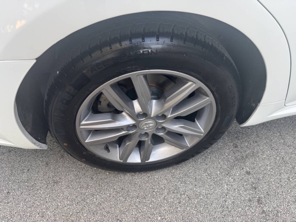 2015 Toyota Avalon Image 15