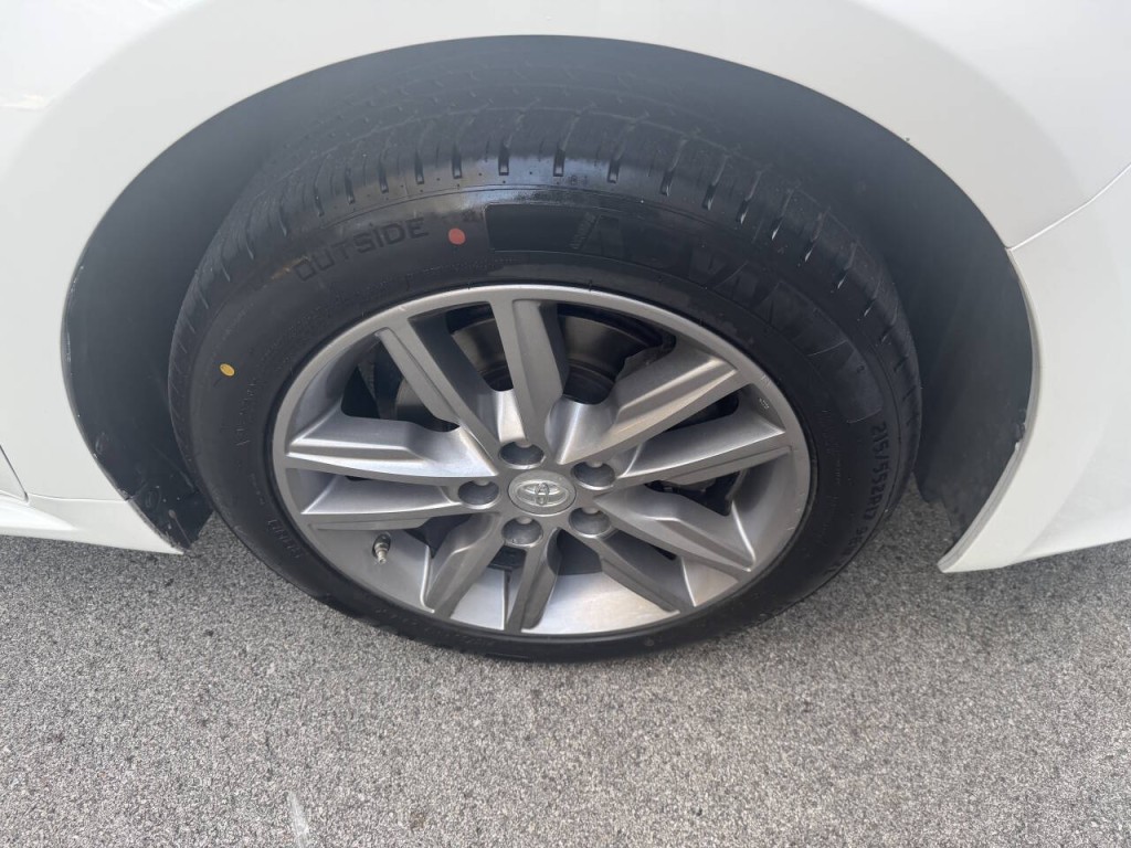 2015 Toyota Avalon Image 16