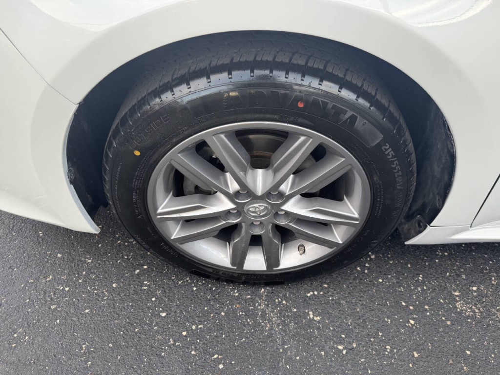 2015 Toyota Avalon Image 17