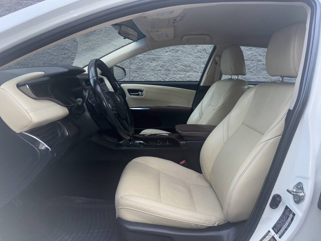2015 Toyota Avalon Image 18