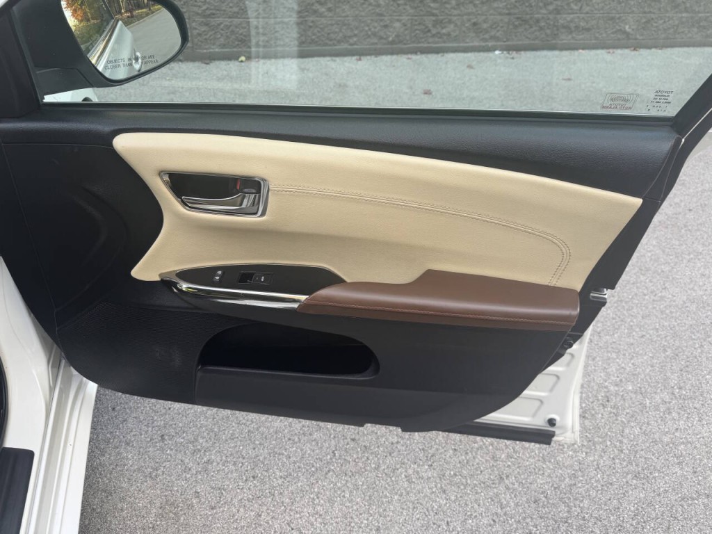 2015 Toyota Avalon Image 26