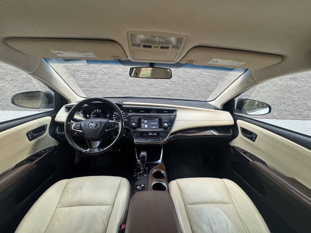 2015 Toyota Avalon Image 31