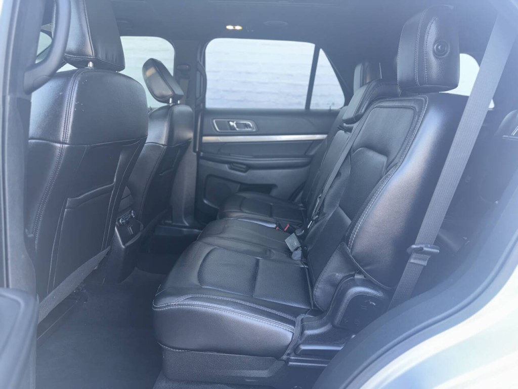 2018 Ford Explorer Image 9