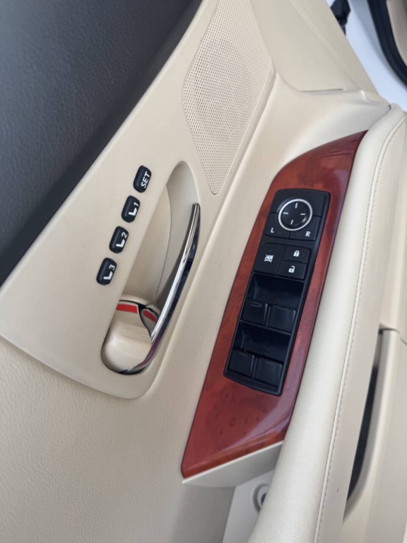 2010 Lexus RX 450h Image 24