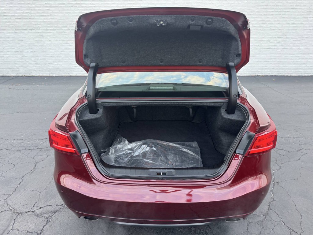 2016 Nissan Maxima Image 12