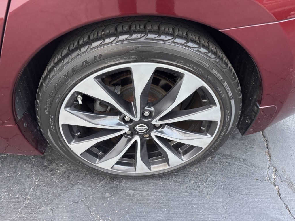 2016 Nissan Maxima Image 17