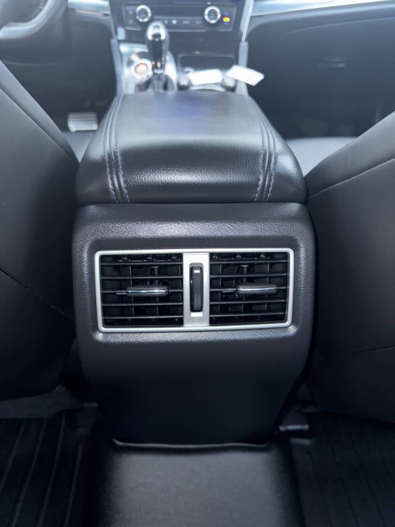 2016 Nissan Maxima Image 28