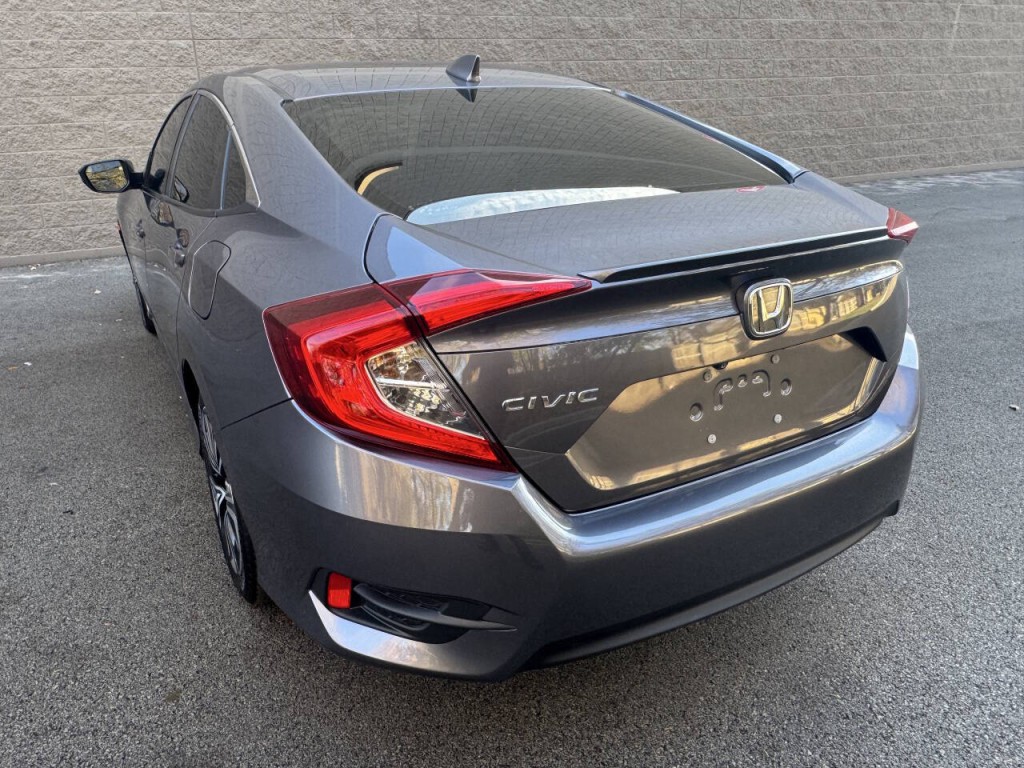 2018 Honda Civic Image 16