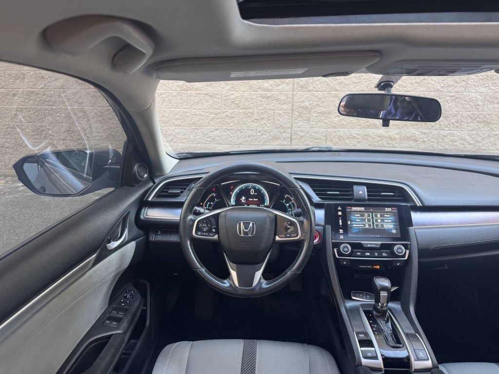 2018 Honda Civic Image 30