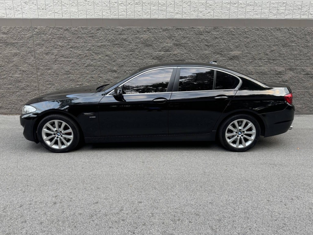 2012 BMW 5 Series Image 2