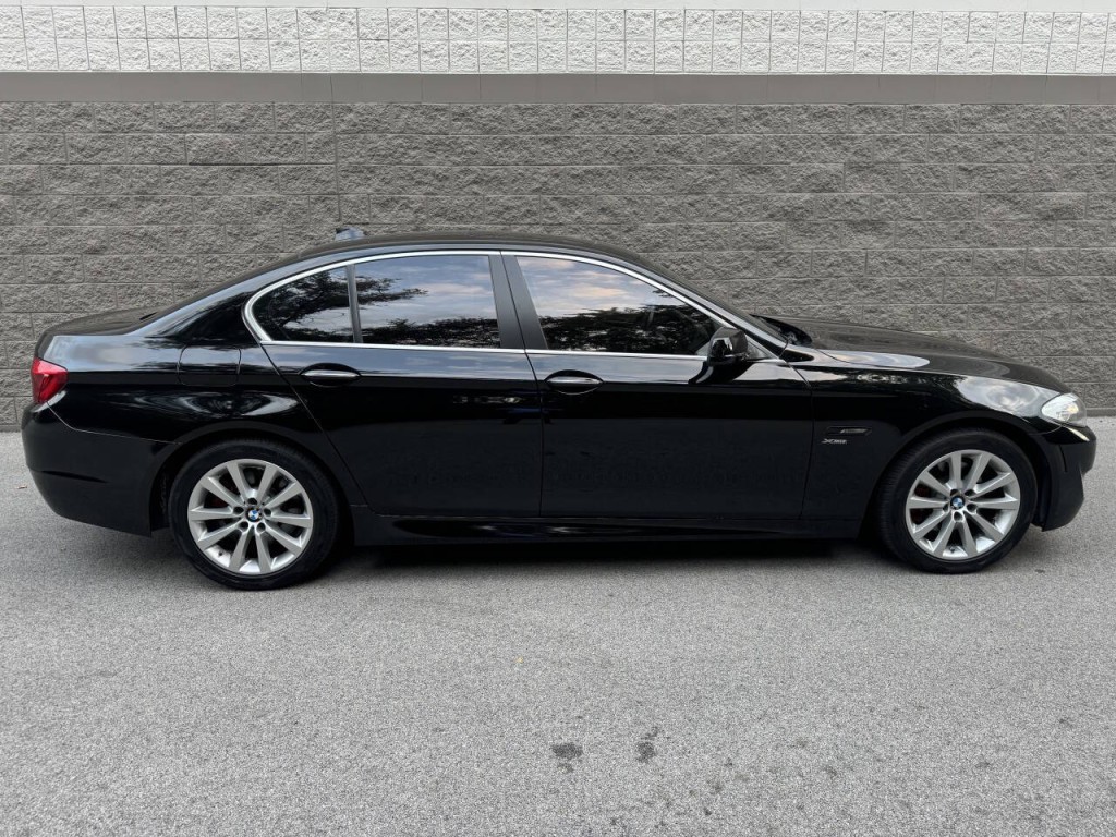 2012 BMW 5 Series Image 9