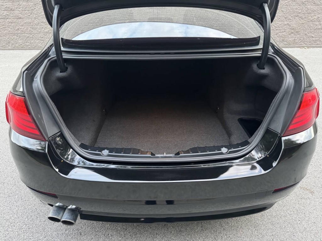 2012 BMW 5 Series Image 11