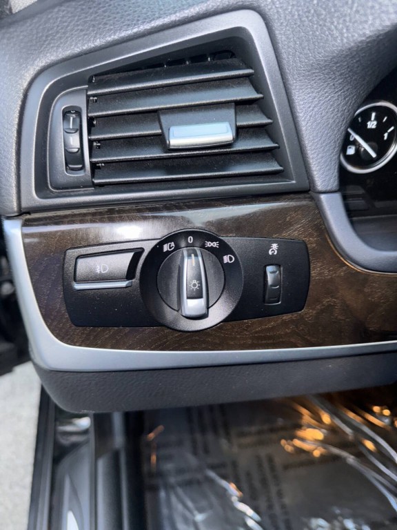 2012 BMW 5 Series Image 22