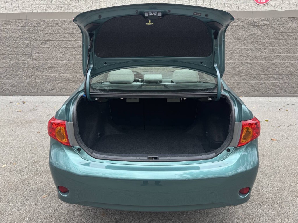 2010 Toyota Corolla Image 12