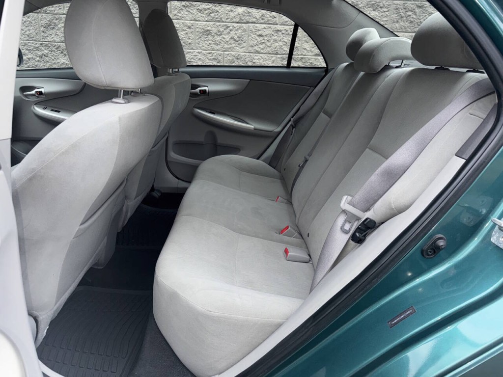 2010 Toyota Corolla Image 24