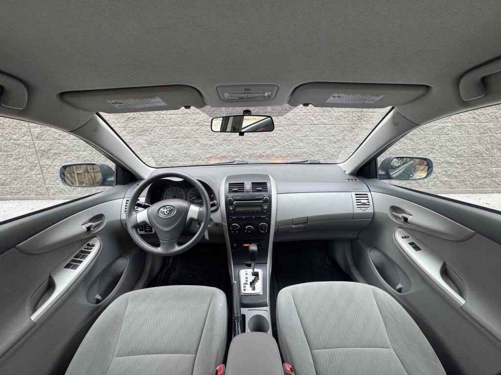 2010 Toyota Corolla Image 27