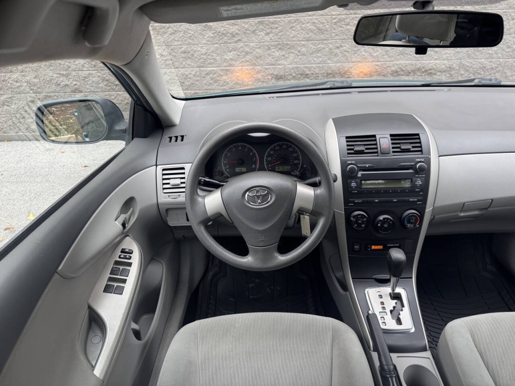 2010 Toyota Corolla Image 28
