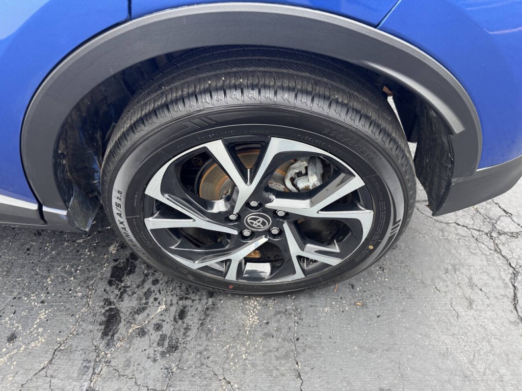 2018 Toyota C-HR Image 17