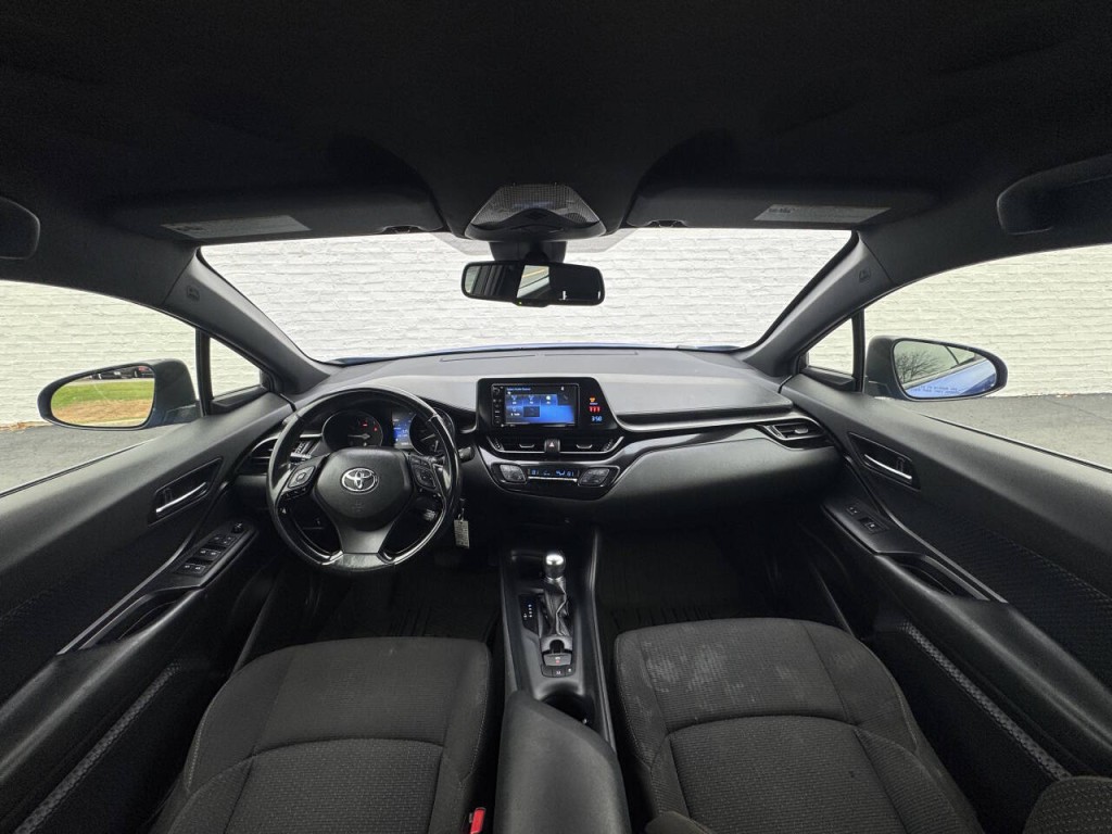 2018 Toyota C-HR Image 28