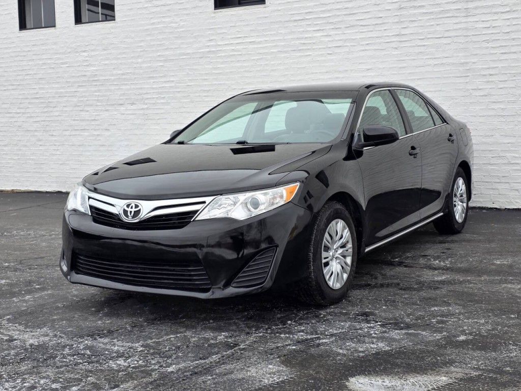 2014 Toyota Camry Image 1