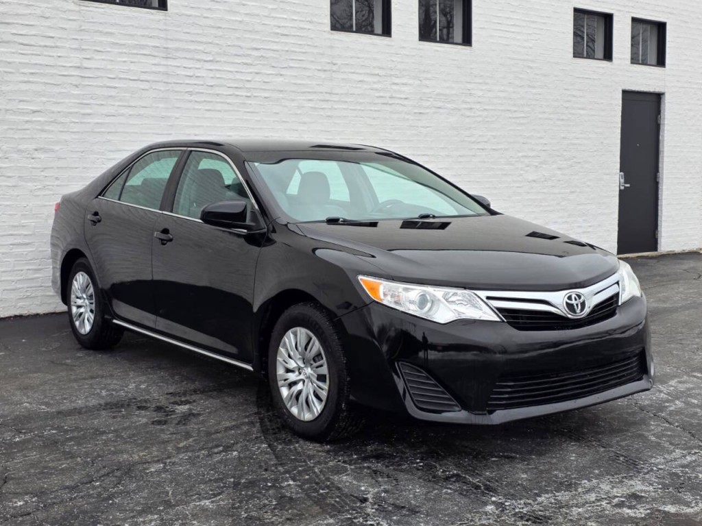 2014 Toyota Camry Image 3