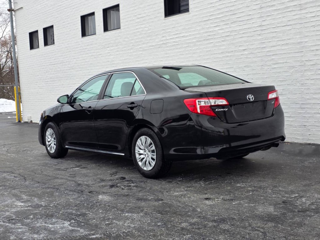 2014 Toyota Camry Image 4