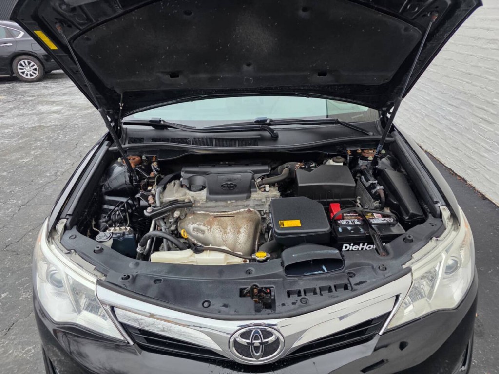 2014 Toyota Camry Image 8