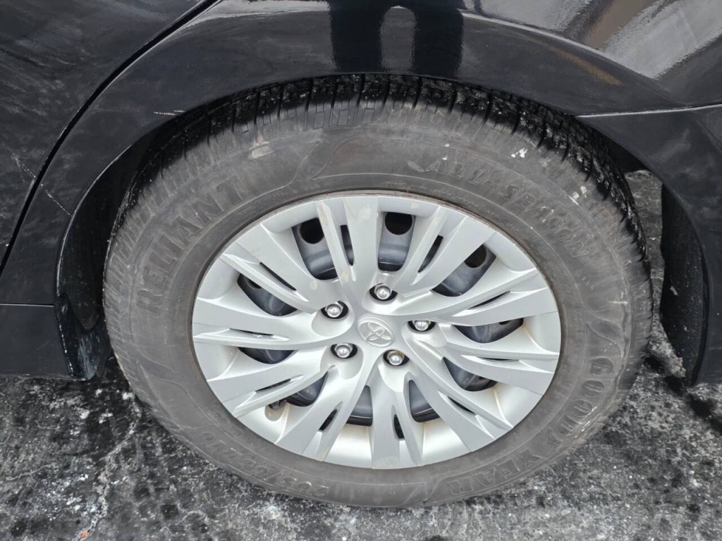 2014 Toyota Camry Image 11